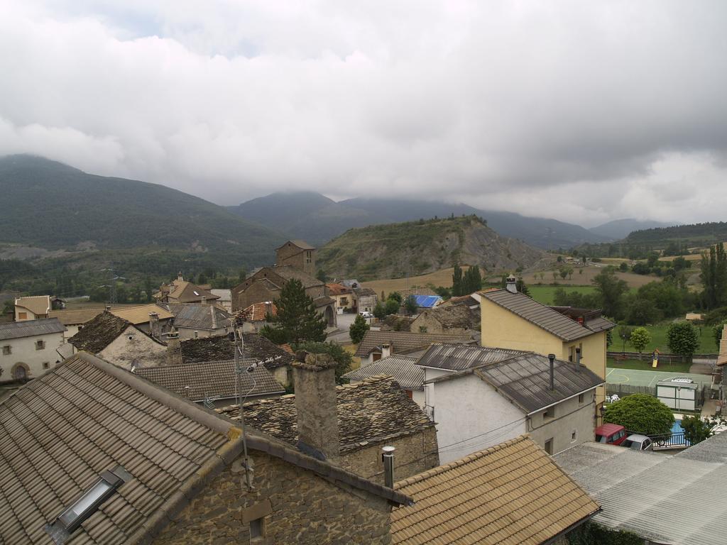 Albergue De Yebra Yebra de Basa ภายนอก รูปภาพ