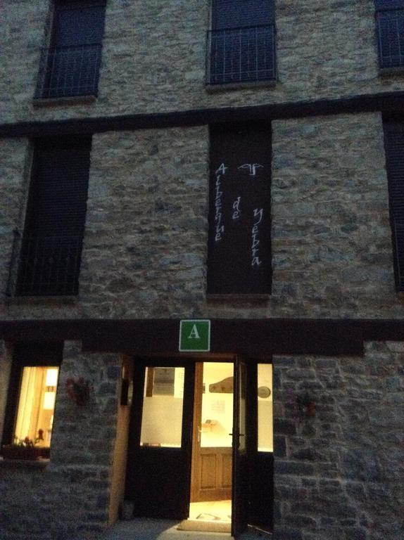 Albergue De Yebra Yebra de Basa ภายนอก รูปภาพ