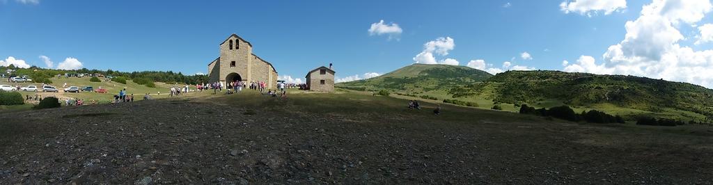 Albergue De Yebra Yebra de Basa ภายนอก รูปภาพ